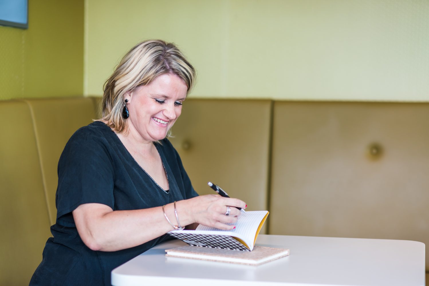 Kopie-van-Marleen-Sahetapy-Fotografie-DYD-ANNELIES-1 Personal Branding Expert